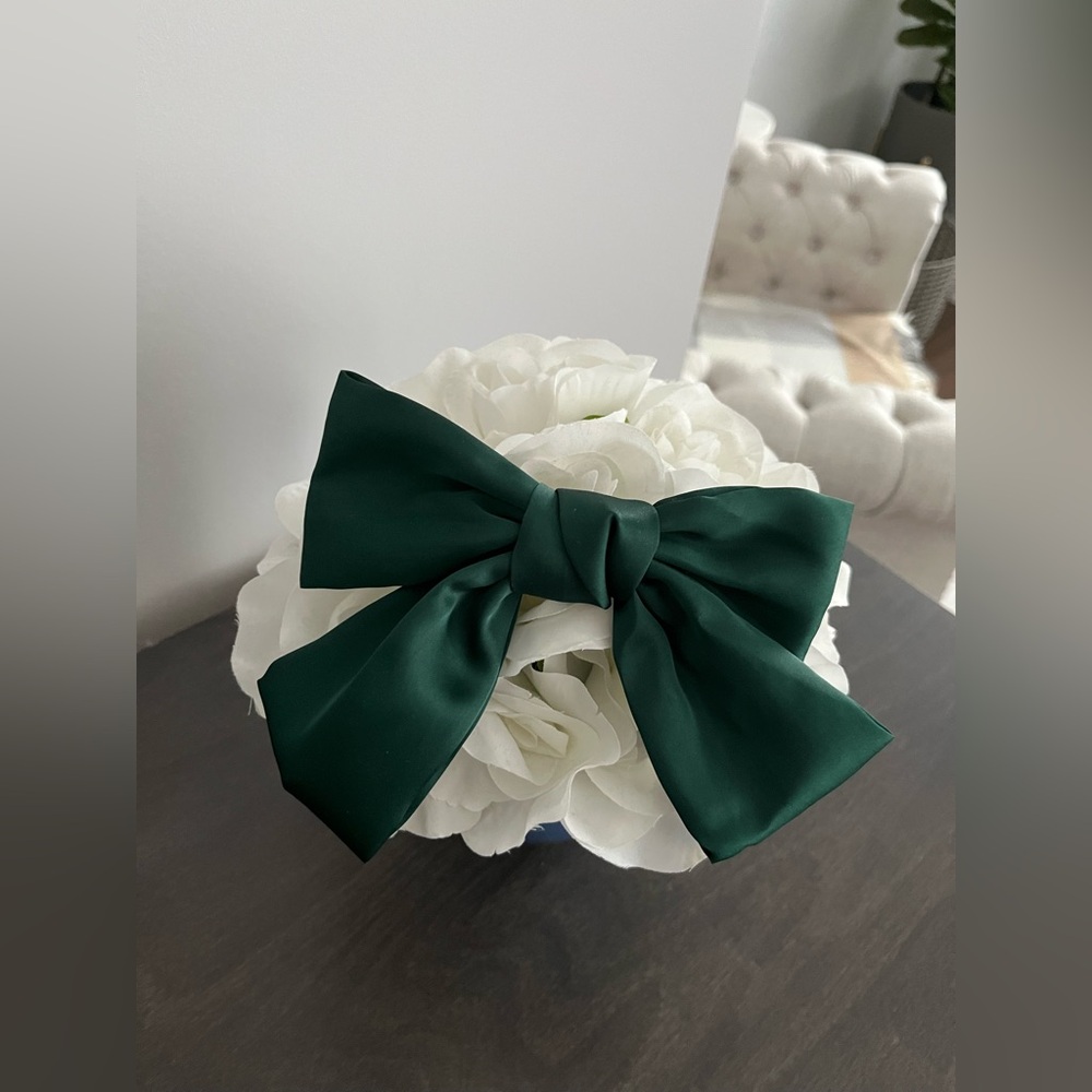 Green bow  🎀
